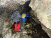 Przez jaskini przepywa strumie odwadniajcy grski kocio